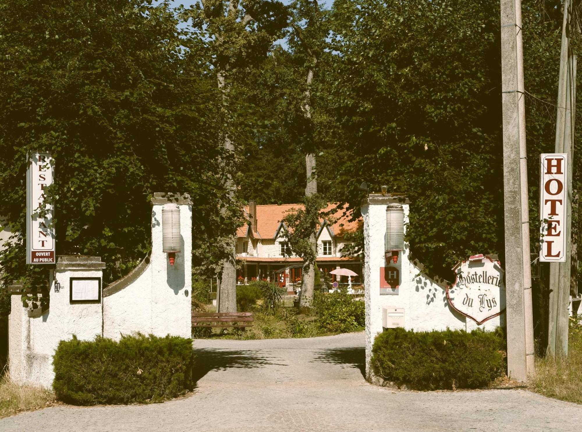 Hostellerie Du Lys Lamorlaye Eksteriør billede