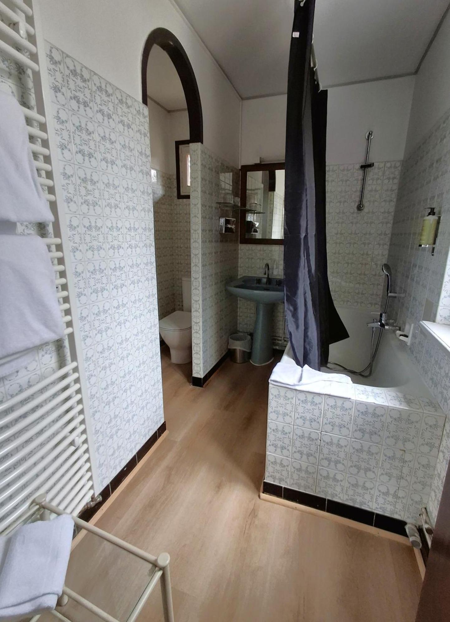 Hostellerie Du Lys Lamorlaye Eksteriør billede
