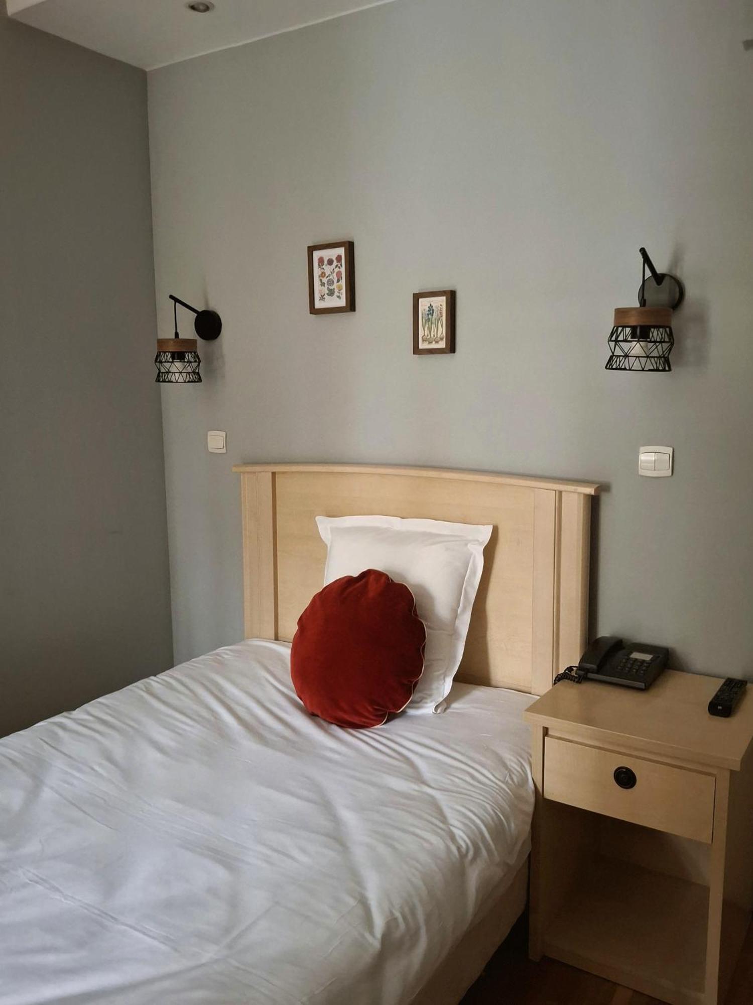Hostellerie Du Lys Lamorlaye Eksteriør billede