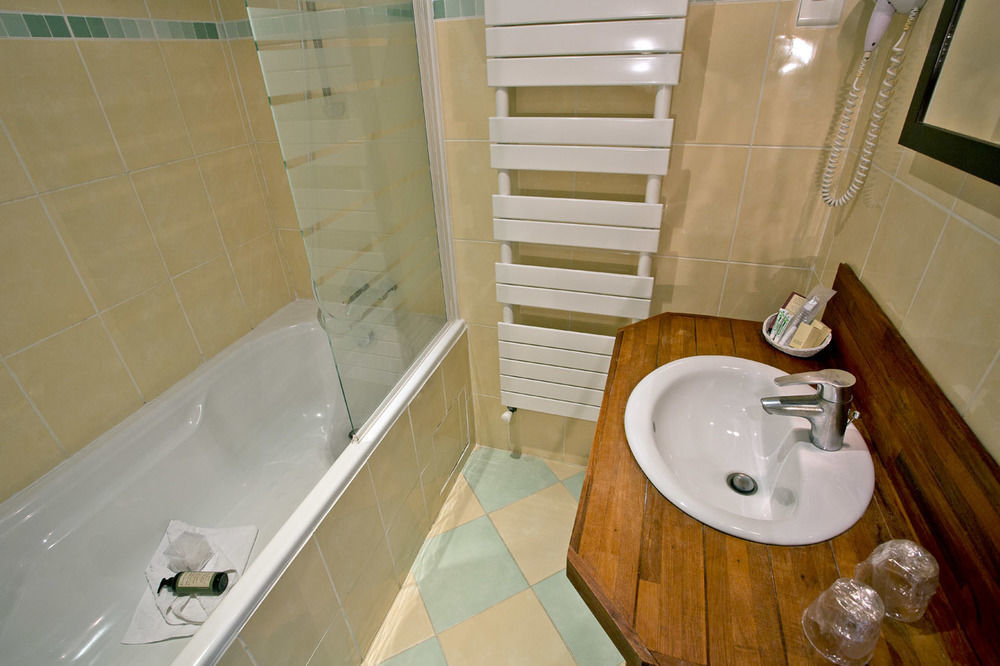 Hostellerie Du Lys Lamorlaye Eksteriør billede
